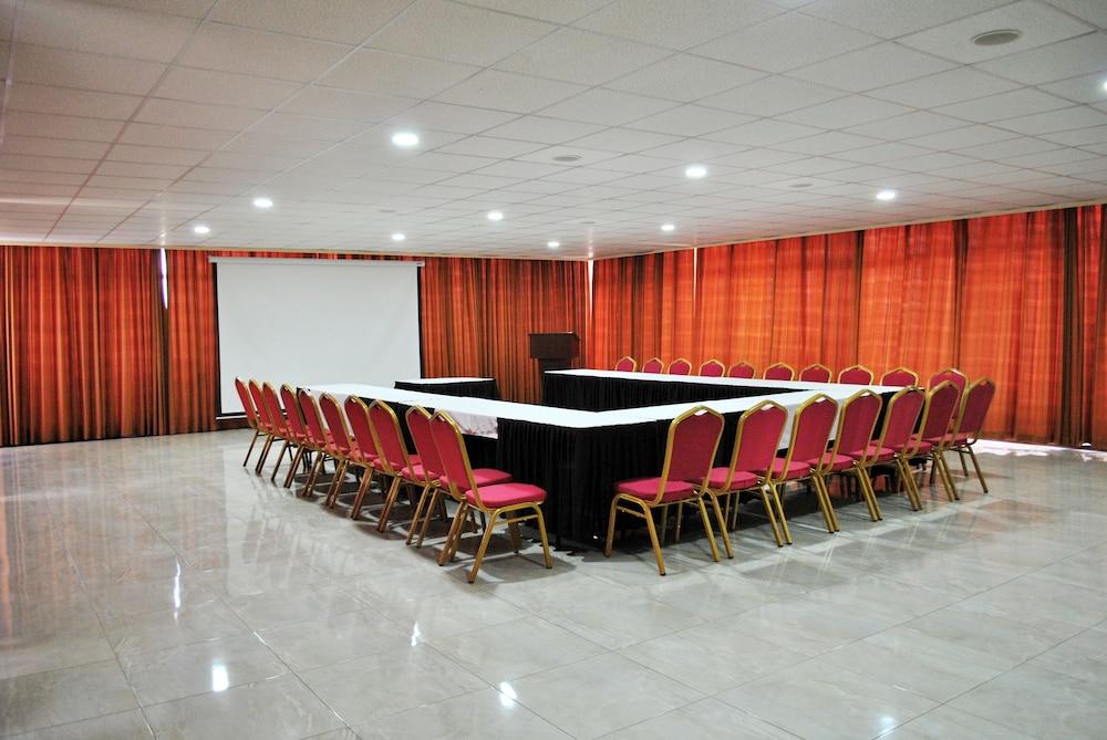 The Monarch Hotel Nairobi Buitenkant foto